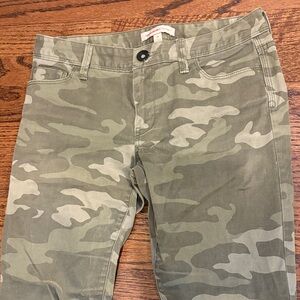 EUC Banana Republic Size 25 Heritage Camouflage Jeans with Zipper Ankles